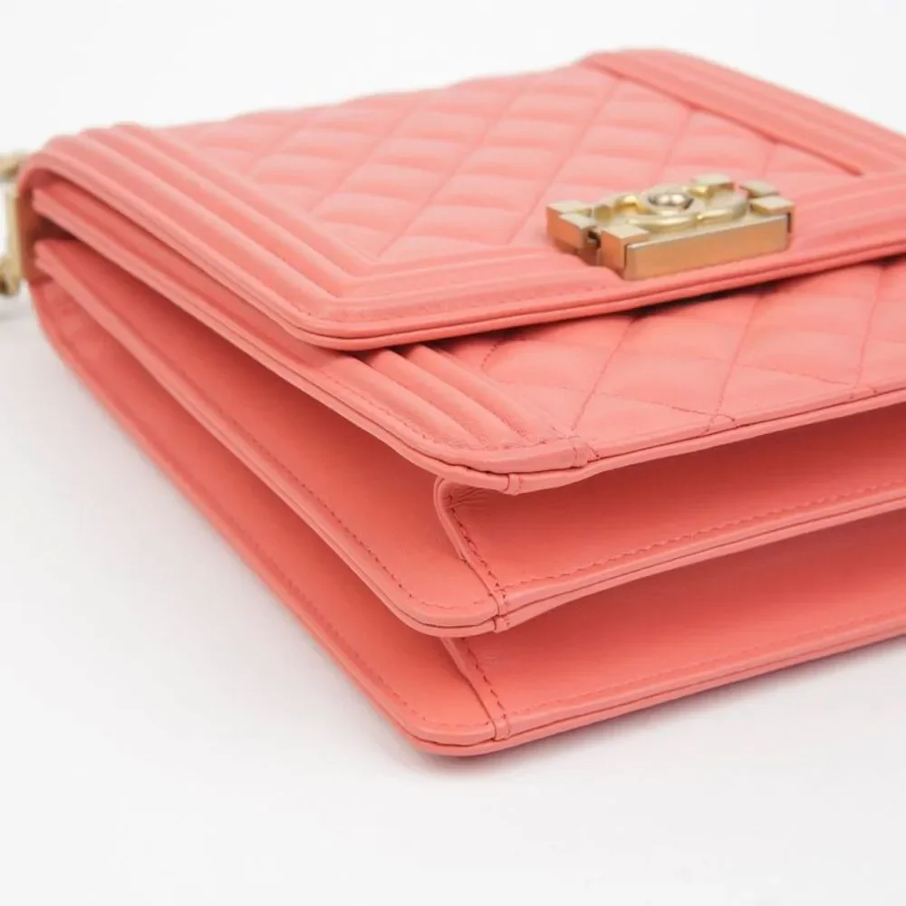 CHANEL details gender